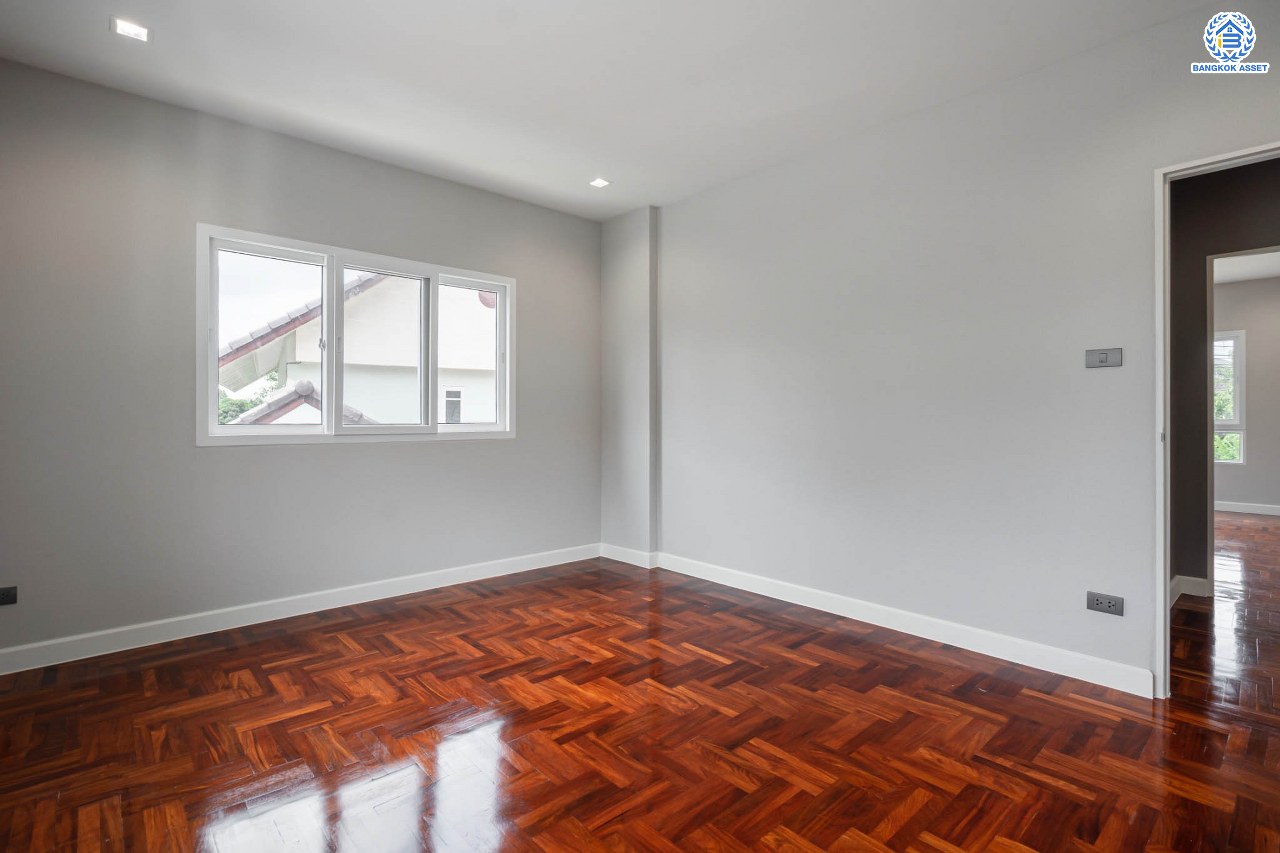 บ้านมือสองตกแต่งใหม่ ม.ศุภาลัย ออร์คิดปาร์ค1 บางแค ดีไซน์หรูหรา เนื้อที่ 117.7 ตร.ว. ฟังก์ชัน 4 ห้องนอน 4 ห้องน้ำ 1 ห้องแม่บ้าน จอดรถได้ 4 คัน บนทำเลเดินทางสะดวก เชื่อมต่อหลายเส้นทาง ใกล้เดอะมอลล์บางแค ทางด่วน "กาญจนาภิเษก" และรถไฟฟ้าสายสีน้ำเงิน "สถานีภาษีเจริญ"